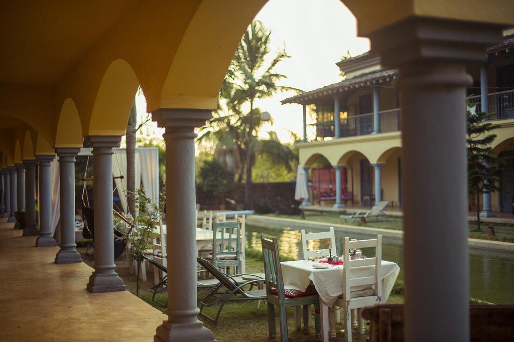 Sur La Mer Hotel Morjim Exterior photo