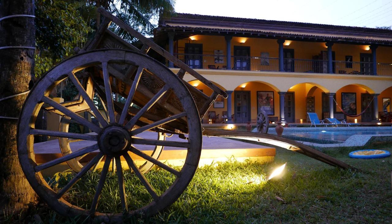 Sur La Mer Hotel Morjim Exterior photo