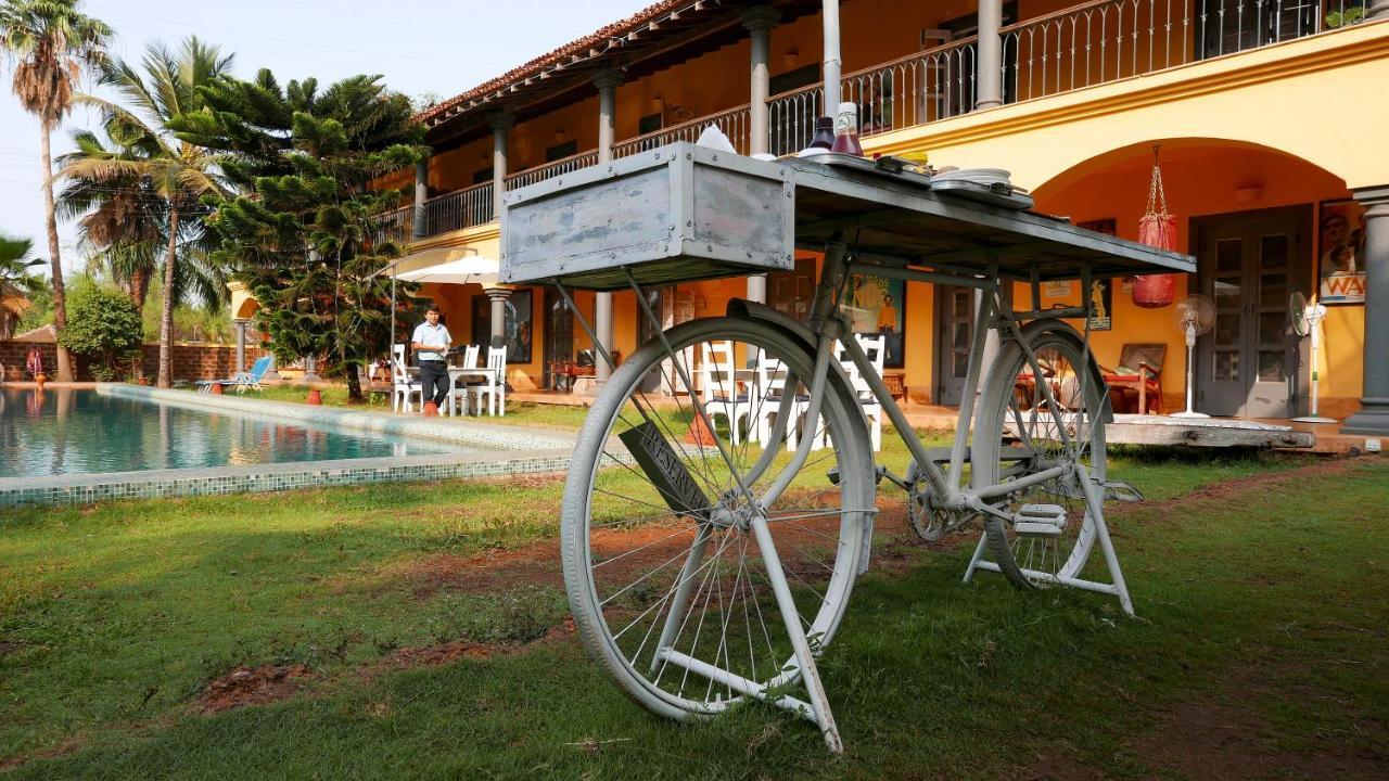 Sur La Mer Hotel Morjim Exterior photo